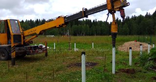 Закручивание винтовых свай в Прокопьевск. Аренда машины для закручивания свай цена от 2934 руб